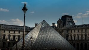 Romantic Rendezvous in Paris: Exploring Enchanting Visits in the City of Love